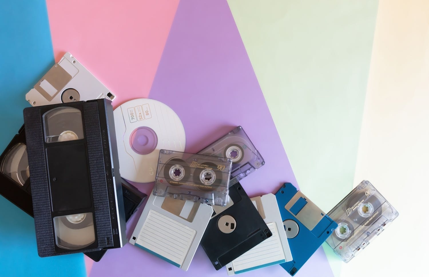 Jätteiden lajittelu: Jätteiden lajittelu – Eroon vanhoista levyistä ja kaseteista